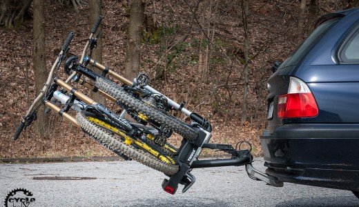 2 x DH Bike in Schräglage, hält!