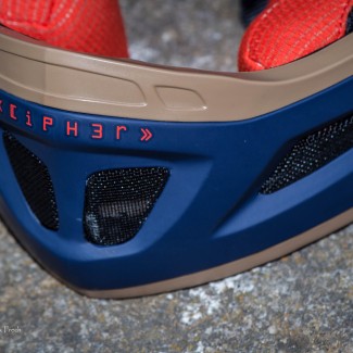 Kleberückstände am Belüftungsgitter