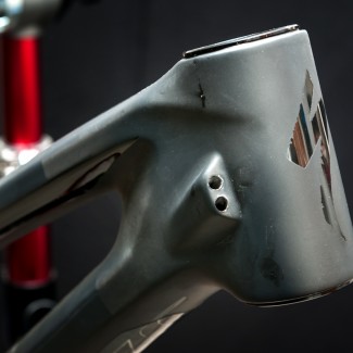 Die innen liegende Zugführung sorgt nicht nur für eine cleane Optik...