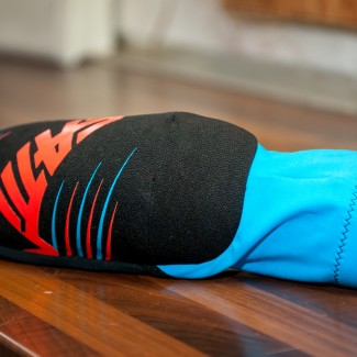 Wird wie ein Strumpf getragen und soll ohne Klett auskommen...